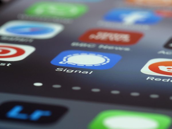 Wie beeinflusst KÃ¼nstliche Intelligenz die Entwicklung der Hochtechnologie?